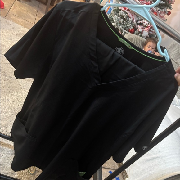 healing hands Other - Healing Hands Black V-Neck Scrub Top and bottoms